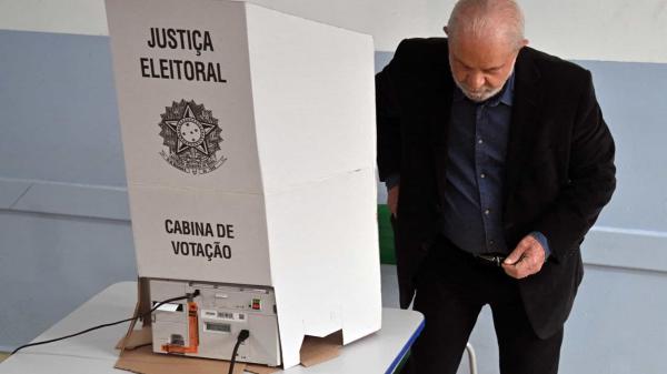 Lula acaba de votar em São Bernardo do Campo, seu berço político