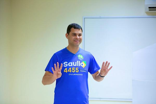 Ao votar, Saullo Vianna pede consciência ao eleitor na hora de escolher candidatos