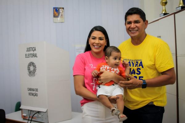 Ao votar, Mayra Dias reafirma compromisso com o povo do Amazonas
