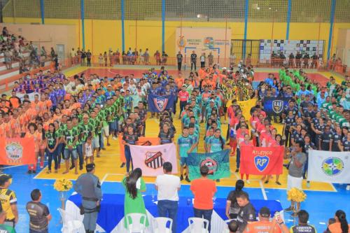 Mais de 1 mil atletas de 25 bairros participam da abertura da I Copa Parintins Interbairros de Futsal e Futebol de Campo