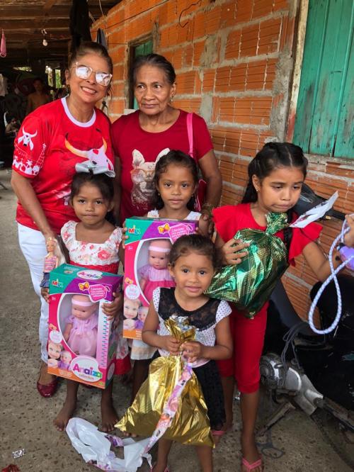 Boi Garantido celebra Dia das Crianças com entrega de brinquedos