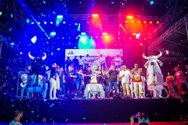 Parintins celebra aniversário de 170 anos com shows de Caprichoso, Garantido e Naiara Azevedo   