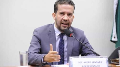 Campanha de Bolsonaro pede para TSE suspender redes de Janones até o 2º turno