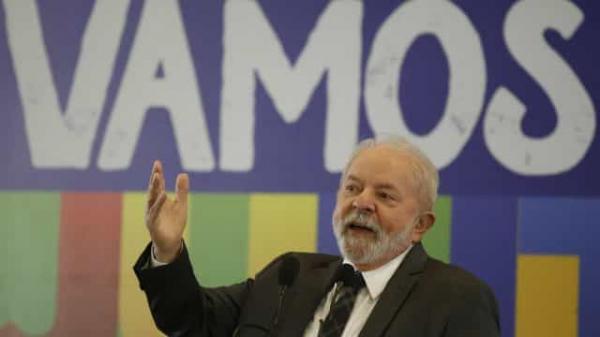 Lula tem 47% dos votos, e Bolsonaro, 42%, indica pesquisa Quaest