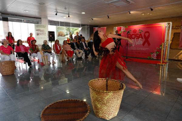 Manifestação cultural valoriza autoestima das mulheres no enfrentamento ao câncer