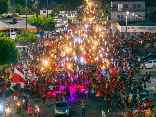Mais de 10 mil pessoas vão às ruas para declarar apoio a Lula em Parintins