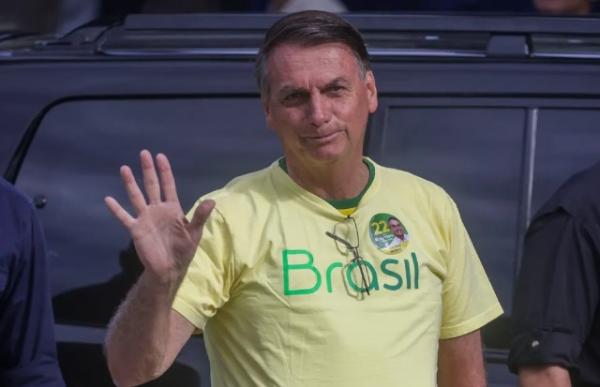 Catorze horas após resultado, Bolsonaro mantém silêncio sobre vitória de Lula na eleição