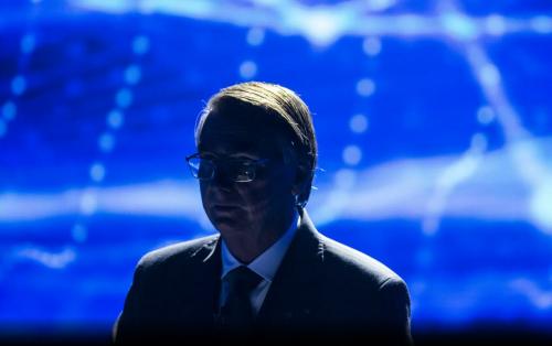 Bolsonaro tenta mais uma cartada para tumultuar eleição