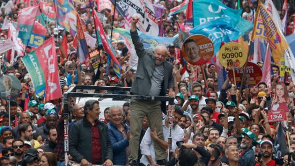 PT quer 'festa popular' na posse de Lula e fará hospedagem solidária