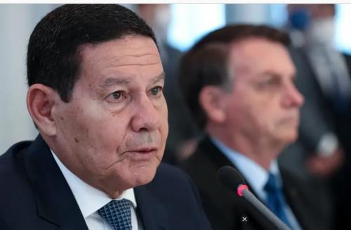 Mourão explica ausência de Bolsonaro no Planalto: 'Está com uma ferida na perna'