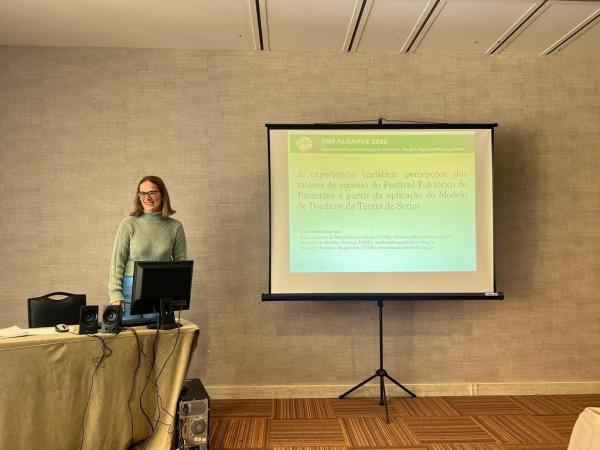 Professora da UFAM Parintins apresenta trabalho em conferência internacional de turismo em Portugal