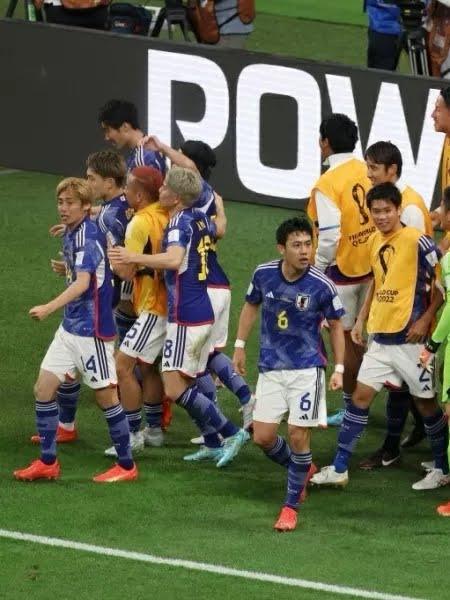 Japão surpreende e vence a Alemanha de virada em jogo marcado por protesto
