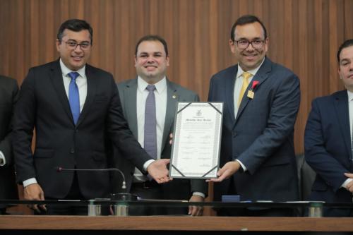 Wilson Lima destaca importância da defesa da ZFM durante entrega da medalha Ruy Araújo a Jorge José Júnior