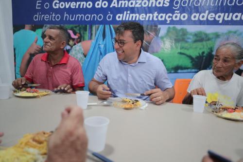 Com a população de Manacapuru, governador Wilson Lima celebra um ano do primeiro restaurante popular do interior   