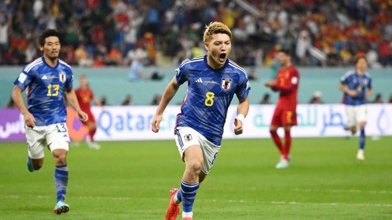 Japão vence Espanha de virada e passa em primeiro na Copa do Mundo