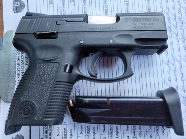 Morador sai para comprar pão e encontra pistola carregada com 15 munições no Vila Cristina