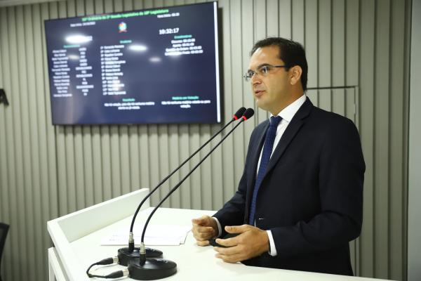 Mateus Assayag implanta sistemas digitais para tornar Câmara de Parintins 100% online 