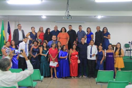 Agradecimentos e emoção na Colação de Grau dos alunos da EJA da Escola da Paz