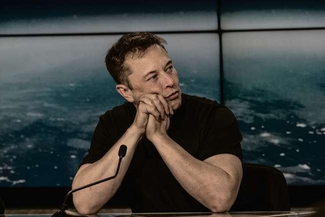 Elon Musk faz enquete, e internautas dizem que ele deve deixar chefia no Twitter