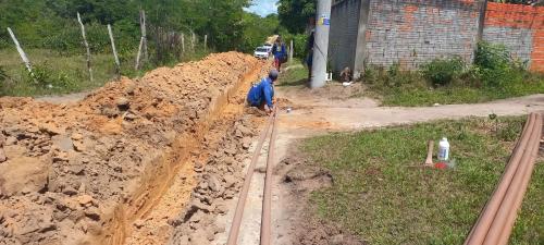Mais de 2 mil metros de rede de água são expandidos no Ramal dos Reis, no Aninga 