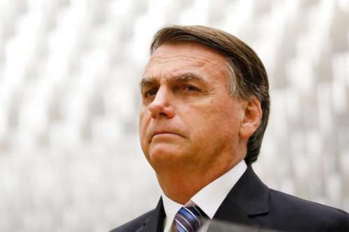 Bolsonaro concede indulto natalino a policiais e militares pelo quarto ano