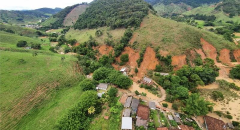 Deslizamento de terra mata 2 pessoas e deixa 2 desaparecidos em MG