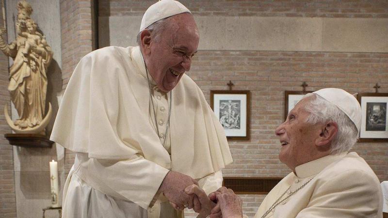 Papa Bento XVI está doente e Papa Francisco pede orações da Igreja 