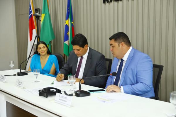 Alex Garcia assume presidência da Câmara e é novo vice-prefeito de Parintins
