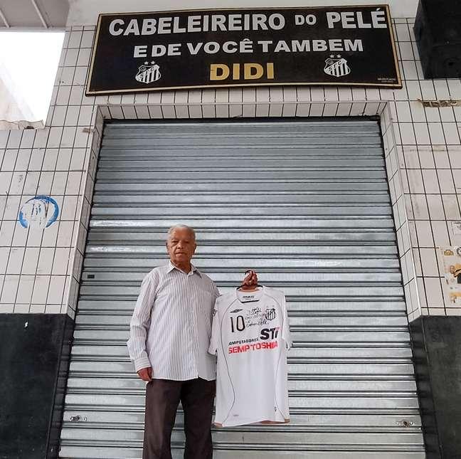 Criador do topete de Pelé há 60 anos lembra história com Rei: 