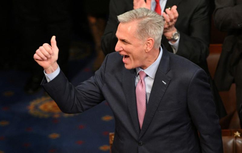 Kevin McCarthy é eleito presidente da Câmara dos EUA na 15ª rodada de votação