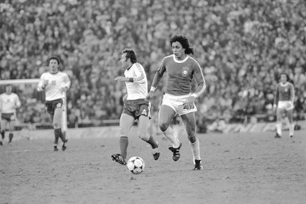 Morre Roberto Dinamite aos 68 anos