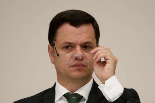 Moraes determina prisão de Anderson Torres; PF faz busca na residência dele