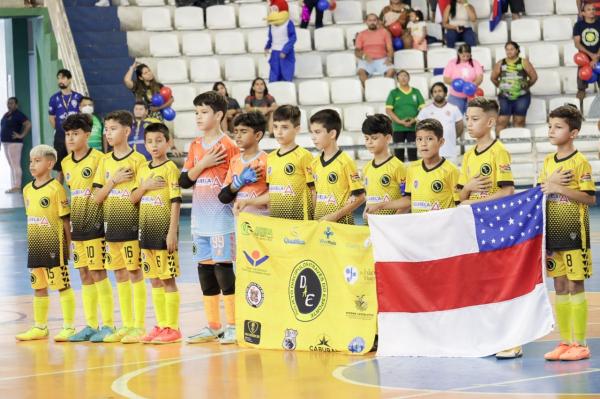 Na Arena Amadeu Teixeira, Craques do Futuro levantam taça de campeão no Sub-11 de futsal