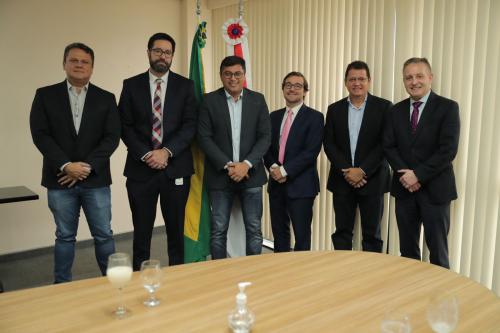 Wilson Lima trata e representes do Bid tratam sobre governo Digital e Prosamin+