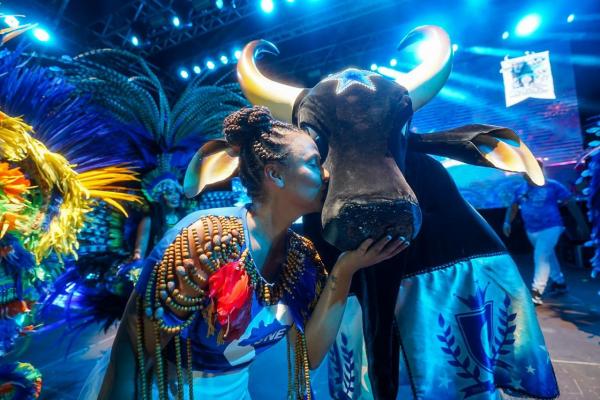 Boi Caprichoso encanta e emociona na 13ª Bienal da UNE no RJ