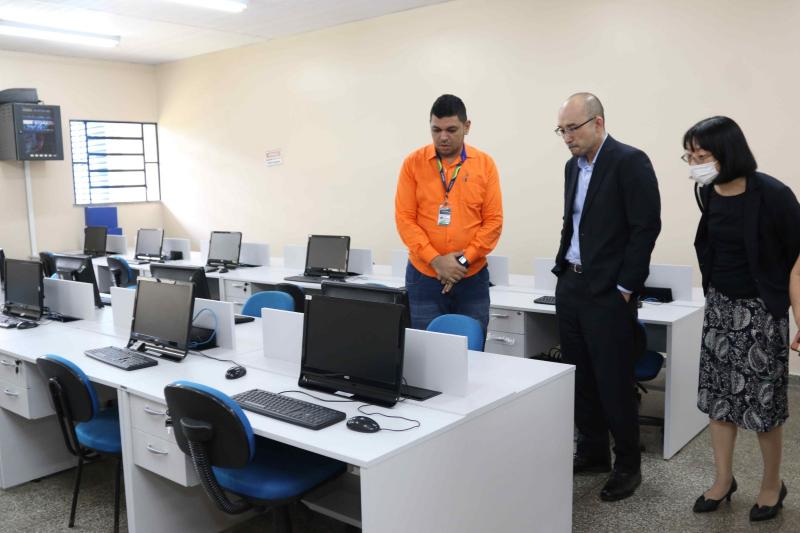 Representante do Ministério de Negócios Estrangeiros do Japão visita a EETI Prof°. Djalma Batista