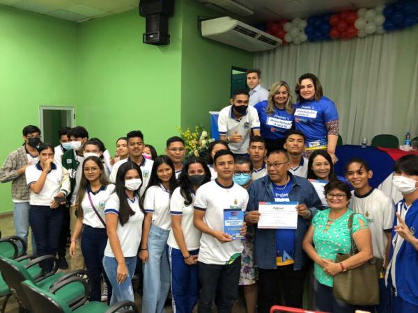 Alunos do “Minha Redação é Nota 10” se destacam no Enem, em Parintins