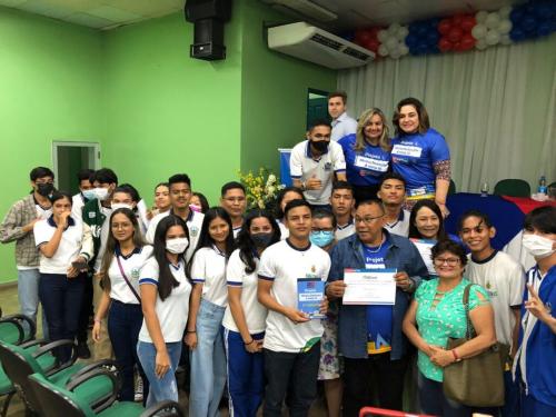 Alunos do “Minha Redação é Nota 10” se destacam no Enem, em Parintins