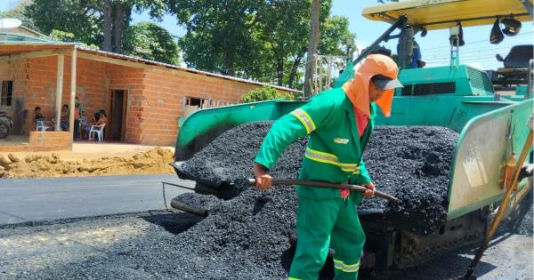 Governo do Amazonas está pavimentando ramais e recuperando sistema viário de Parintins