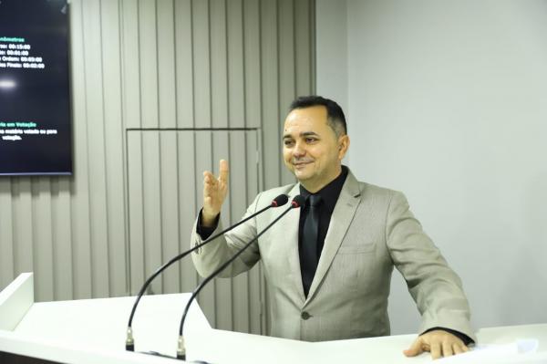 Flávio Farias festeja 11 anos da Lei que inseriu o Carnaboi no Carnailha de Parintins