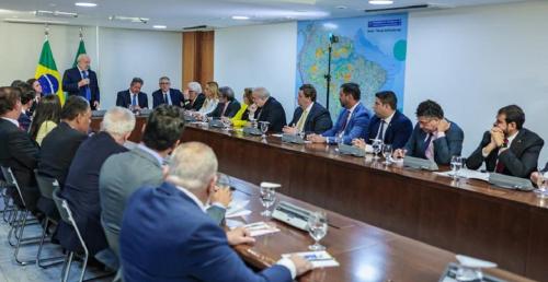 Lula supervisiona comitiva federal em visita a áreas afetadas por fortes chuvas em São Paulo