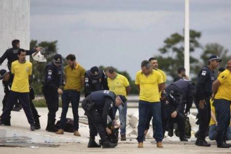 Em dois dias, Moraes manda soltar 137 golpistas presos por atos de 8/1