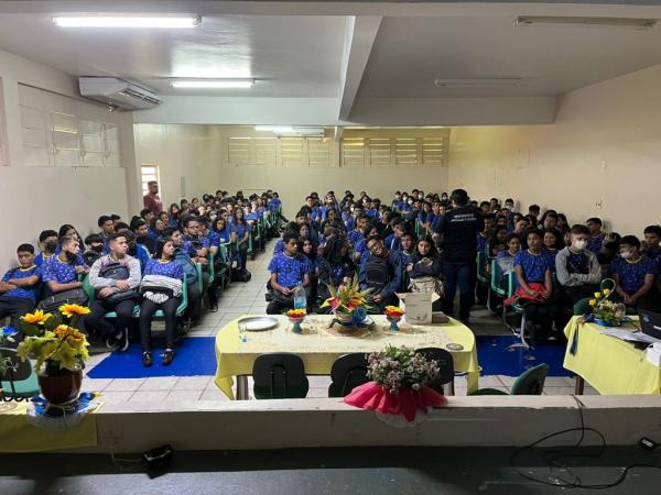 Escola de Parintins recebe ação do Departamento de Prevenção a Violência para 292 alunos da rede estadual