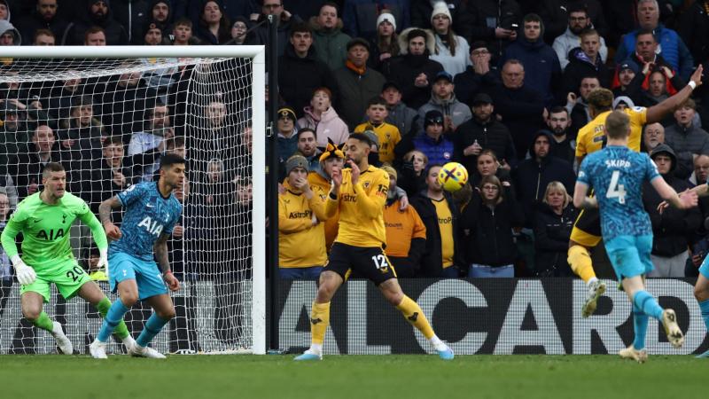 Adama Traoré fez um belo gol para o Wolverhampton, e o Tottenham segue em busca de regularidade