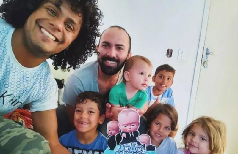Morre operador de produção que adotou com o marido 5 irmãos para não separar família