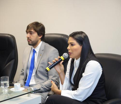 “O aumento do salário é a verdadeira valorização do profissional da educação”, afirma deputada Mayra Dias