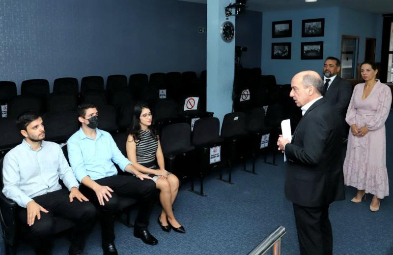 TCE-AM empossa três novos servidores aprovados em concurso público