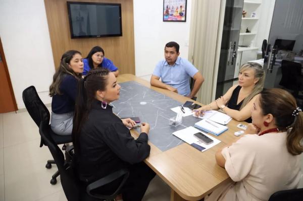 Proposta por Vanessa Gonçalves, Parintins terá em abril ação de distribuição de absorventes 