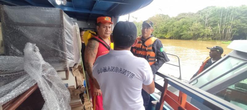 Bombeiros retomam buscas por bebê desaparecido em naufrágio no AM