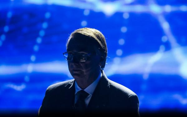 Bolsonaro se dispõe a deixar joias com TCU e a depor à PF